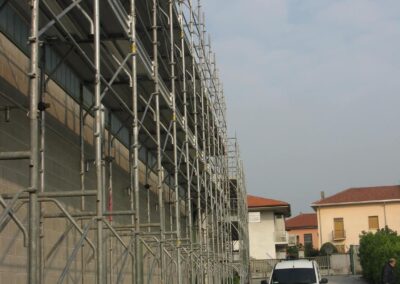 Noleggio ponteggi - edificio commerciale - Cassina Rizzardi (Como)