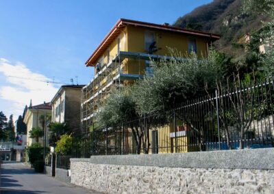 Noleggio ponteggi - edificio residenziale - Laglio (Como) - lago di Como