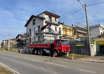 Noleggio ponteggi - edificio residenziale - Turate (Como)