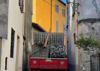 Noleggio ponteggi - edificio residenziale - loc. Bonzanigo di Mezzegra -Tremezzina (Como)