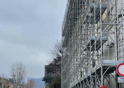 Noleggio ponteggio - edificio scolastico - Como